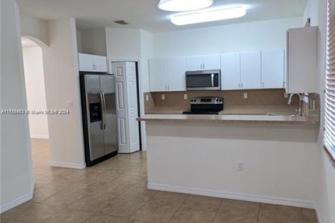 Townhouse in Miami, Florida 4 bedrooms, 190.45 sq.m. № 1710683 - photo 21