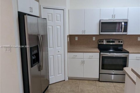 Townhouse in Miami, Florida 4 bedrooms, 190.45 sq.m. № 1710683 - photo 22