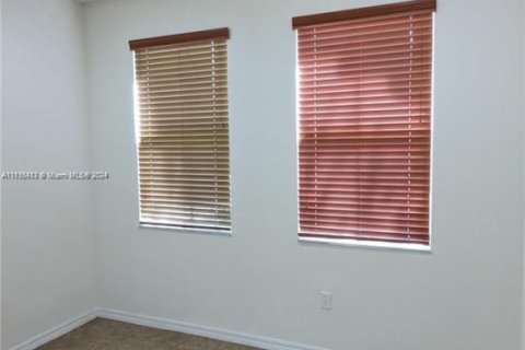 Townhouse in Miami, Florida 4 bedrooms, 190.45 sq.m. № 1710683 - photo 5