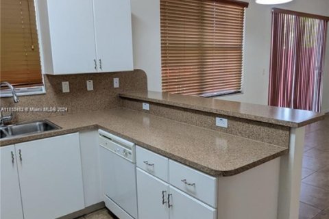 Townhouse in Miami, Florida 4 bedrooms, 190.45 sq.m. № 1710683 - photo 23