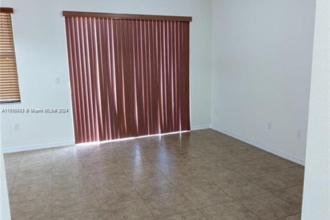 Townhouse in Miami, Florida 4 bedrooms, 190.45 sq.m. № 1710683 - photo 15