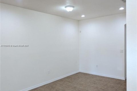 Townhouse in Miami, Florida 4 bedrooms, 190.45 sq.m. № 1710683 - photo 4