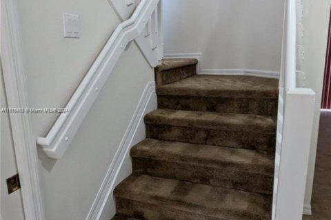 Townhouse in Miami, Florida 4 bedrooms, 190.45 sq.m. № 1710683 - photo 8