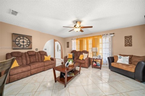 Casa en venta en Sebring, Florida, 2 dormitorios № 2048317 - foto 3