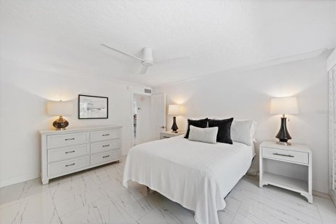 Copropriété à louer à Longboat Key, Floride: 2 chambres, 132.2 m2 № 2150286 - photo 17