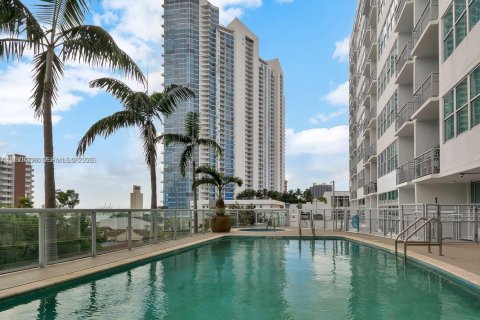 Condo in Miami, Florida, 1 bedroom  № 2042177 - photo 14