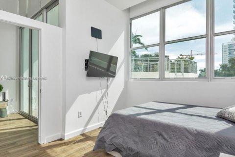Condo in Miami, Florida, 1 bedroom  № 2042177 - photo 7