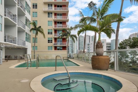 Condo in Miami, Florida, 1 bedroom  № 2042177 - photo 19