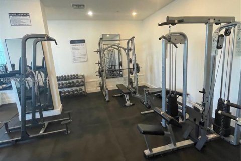 Condo in Miami, Florida, 1 bedroom  № 2042177 - photo 17