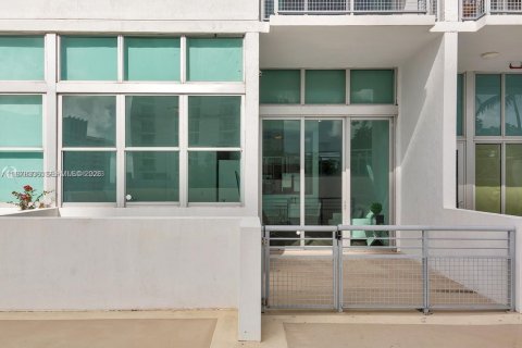 Condo in Miami, Florida, 1 bedroom  № 2042177 - photo 15