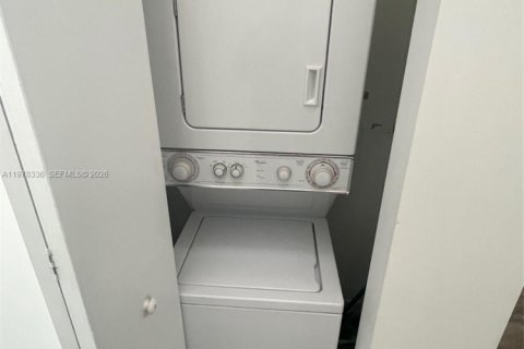 Condo in Miami, Florida, 1 bedroom  № 2042177 - photo 12