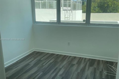 Condo in Miami, Florida, 1 bedroom  № 2042177 - photo 11