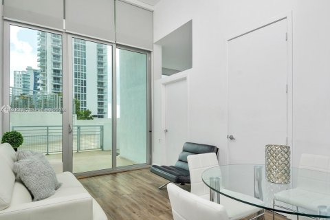 Condo in Miami, Florida, 1 bedroom  № 2042177