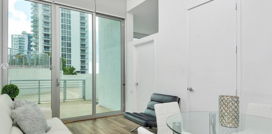 Condo in Miami, Florida, 1 bedroom  № 2042177