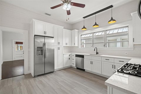 Villa ou maison à vendre à Tampa, Floride: 3 chambres, 121.7 m2 № 2348061 - photo 16