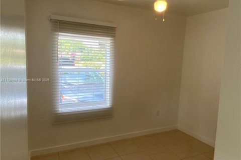 Propiedad comercial en venta en Miami, Florida, 137.12 m2 № 1861730 - foto 8