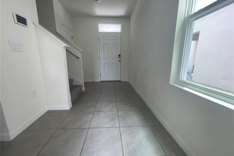 Villa ou maison à louer à Odessa, Floride: 4 chambres, 209.96 m2 № 2426857 - photo 11