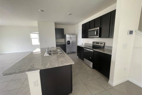 Villa ou maison à louer à Odessa, Floride: 4 chambres, 209.96 m2 № 2426857 - photo 7