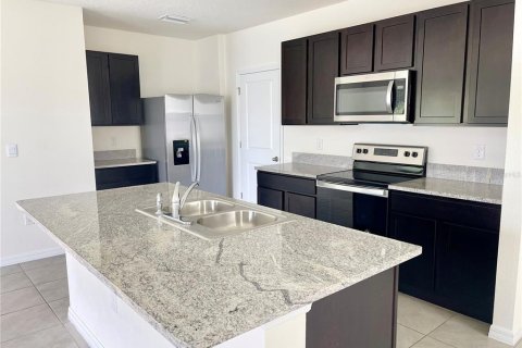 Villa ou maison à louer à Odessa, Floride: 4 chambres, 209.96 m2 № 2426857 - photo 8