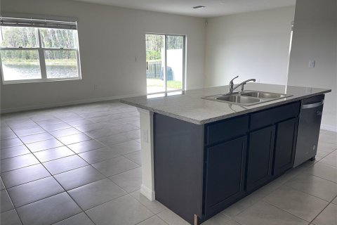 Villa ou maison à louer à Odessa, Floride: 4 chambres, 209.96 m2 № 2426857 - photo 2