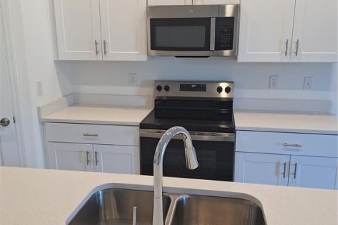 Townhouse in Edgewater, Florida 3 bedrooms, 127.55 sq.m. № 2231983 - photo 8