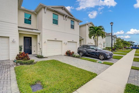 Touwnhouse à vendre à Port St. Lucie, Floride: 3 chambres, 151.62 m2 № 2082229 - photo 5