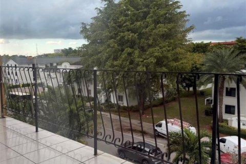 Condominio en alquiler en Hialeah, Florida, 2 dormitorios, 93.46 m2 № 1975670 - foto 12