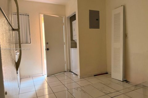 Condominio en alquiler en Hialeah, Florida, 2 dormitorios, 93.46 m2 № 1975670 - foto 8
