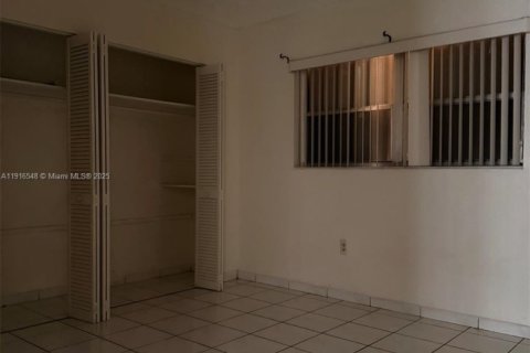 Condominio en alquiler en Hialeah, Florida, 2 dormitorios, 93.46 m2 № 1975670 - foto 18