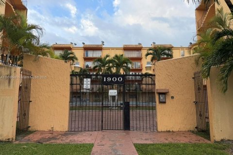 Condominio en alquiler en Hialeah, Florida, 2 dormitorios, 93.46 m2 № 1975670 - foto 19