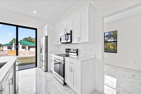 Купить виллу или дом в Лихай-Эйкерс, Флорида 3 спальни, № 2033104 - фото 20