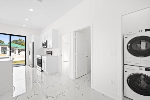 Купить виллу или дом в Лихай-Эйкерс, Флорида 3 спальни, № 2033104 - фото 6