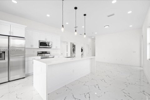 Купить виллу или дом в Лихай-Эйкерс, Флорида 3 спальни, № 2033104 - фото 24