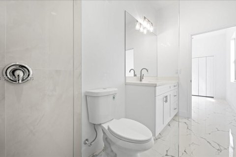 Купить виллу или дом в Лихай-Эйкерс, Флорида 3 спальни, № 2033104 - фото 14