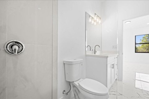 Купить виллу или дом в Лихай-Эйкерс, Флорида 3 спальни, № 2033104 - фото 11