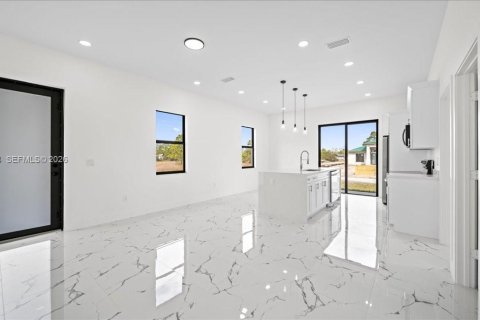 Купить виллу или дом в Лихай-Эйкерс, Флорида 3 спальни, № 2033104 - фото 17