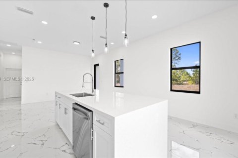 Купить виллу или дом в Лихай-Эйкерс, Флорида 3 спальни, № 2033104 - фото 5