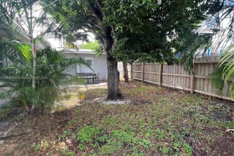 House in Pompano Beach, Florida 3 bedrooms, 133.69 sq.m. № 1953525 - photo 13