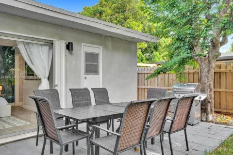 House in Pompano Beach, Florida 3 bedrooms, 133.69 sq.m. № 1953525 - photo 20