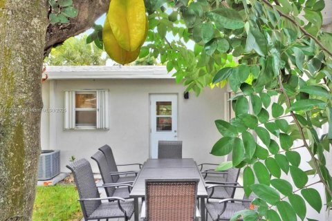 House in Pompano Beach, Florida 3 bedrooms, 133.69 sq.m. № 1953525 - photo 18