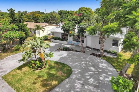 House in Pompano Beach, Florida 3 bedrooms, 133.69 sq.m. № 1953525 - photo 5