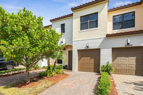 Townhouse in Pembroke Pines, Florida 3 bedrooms, 157.19 sq.m. № 2392112 - photo 2