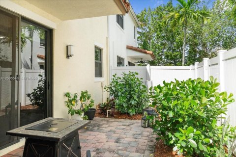 Townhouse in Pembroke Pines, Florida 3 bedrooms, 157.19 sq.m. № 2392112 - photo 16