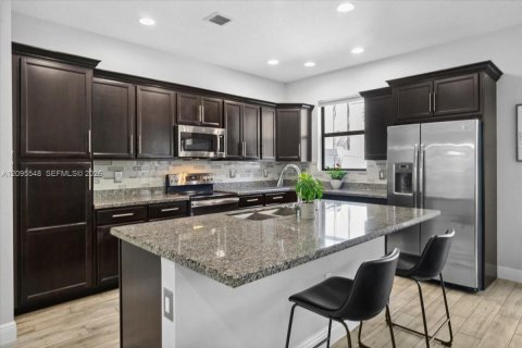 Townhouse in Pembroke Pines, Florida 3 bedrooms, 157.19 sq.m. № 2392112 - photo 6