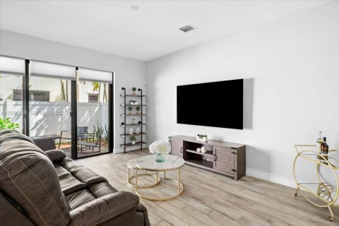 Townhouse in Pembroke Pines, Florida 3 bedrooms, 157.19 sq.m. № 2392112 - photo 8