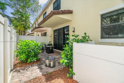 Townhouse in Pembroke Pines, Florida 3 bedrooms, 157.19 sq.m. № 2392112 - photo 14