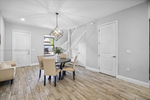 Townhouse in Pembroke Pines, Florida 3 bedrooms, 157.19 sq.m. № 2392112 - photo 4