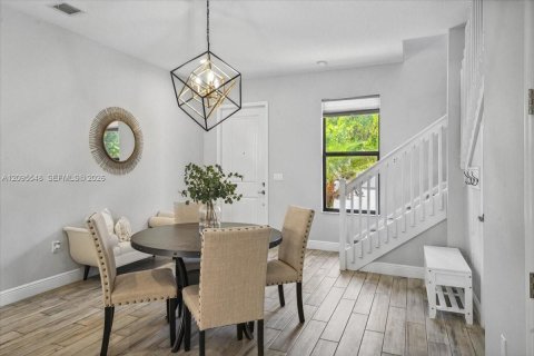 Townhouse in Pembroke Pines, Florida 3 bedrooms, 157.19 sq.m. № 2392112 - photo 3