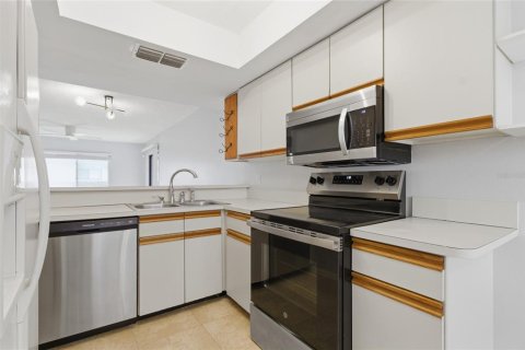 Condo in Clearwater, Florida, 2 bedrooms  № 2208447 - photo 22