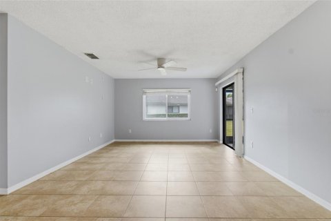 Condo in Clearwater, Florida, 2 bedrooms  № 2208447 - photo 11